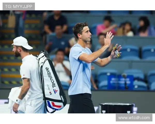 网球赛季再掀高潮 多位明星选手争夺年度总决赛资格战况激烈 网球赛季再掀高潮 多位明星选手争夺年度总决赛资格战况激烈