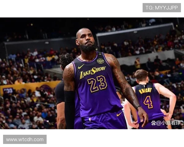 詹姆斯豪取三双带队逆转勇士，湖人新赛季开局势如破竹